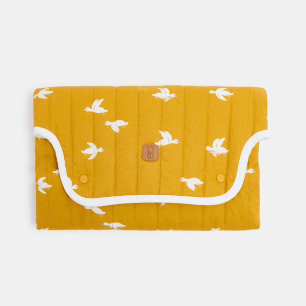 بساط تغيير الحفاضات أثناء السفر، باللون الأصفر للأطفال حديثي الولادة من الجنسين